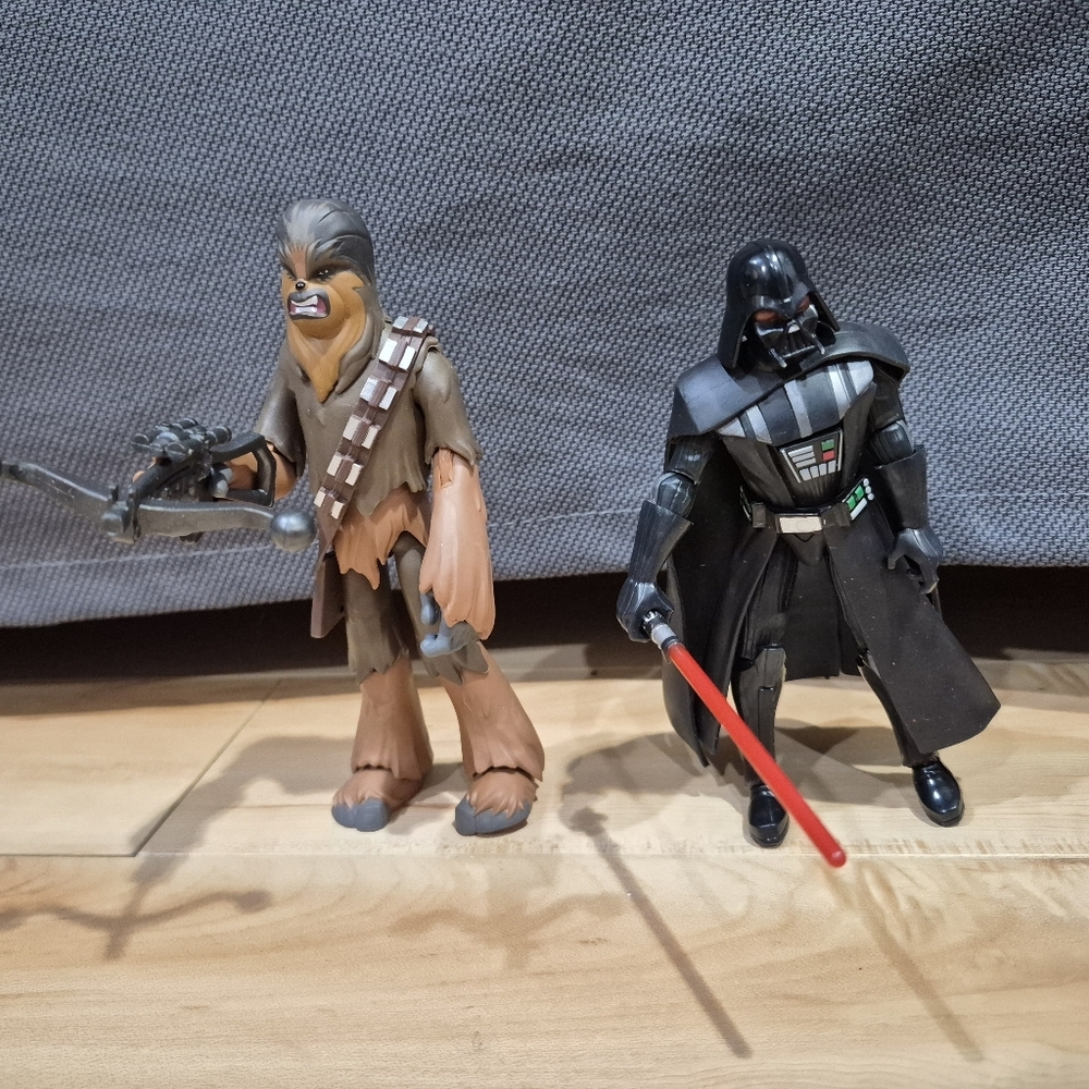 2 Hasbro Star Wars Galaxy of Adventures action figures (Darth Vader & Chewbacca)
